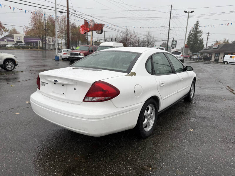 2006 Ford Taurus SE