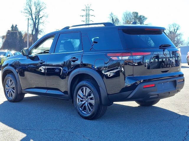 2025 Nissan Pathfinder SV