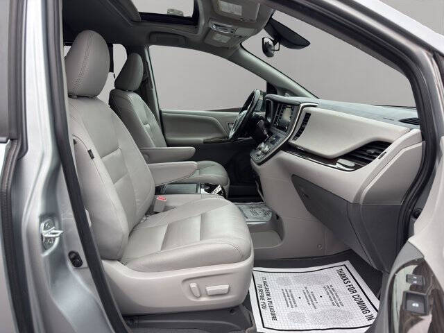 2020 Toyota Sienna XLE Premium 8-Passenger