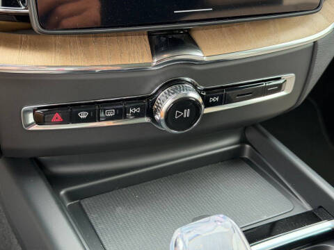 2026 Volvo XC60 T8 Plus