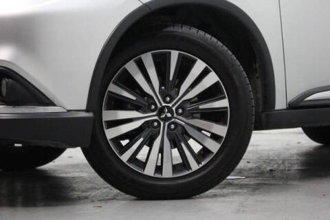 2020 Mitsubishi Outlander SE