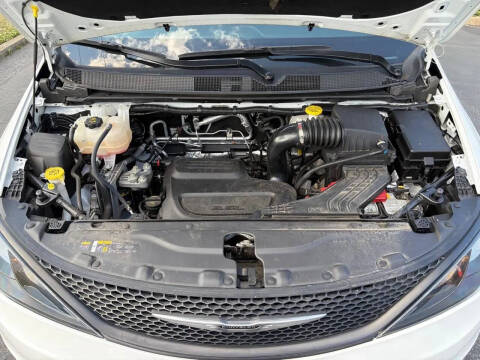 2022 Chrysler Voyager LX