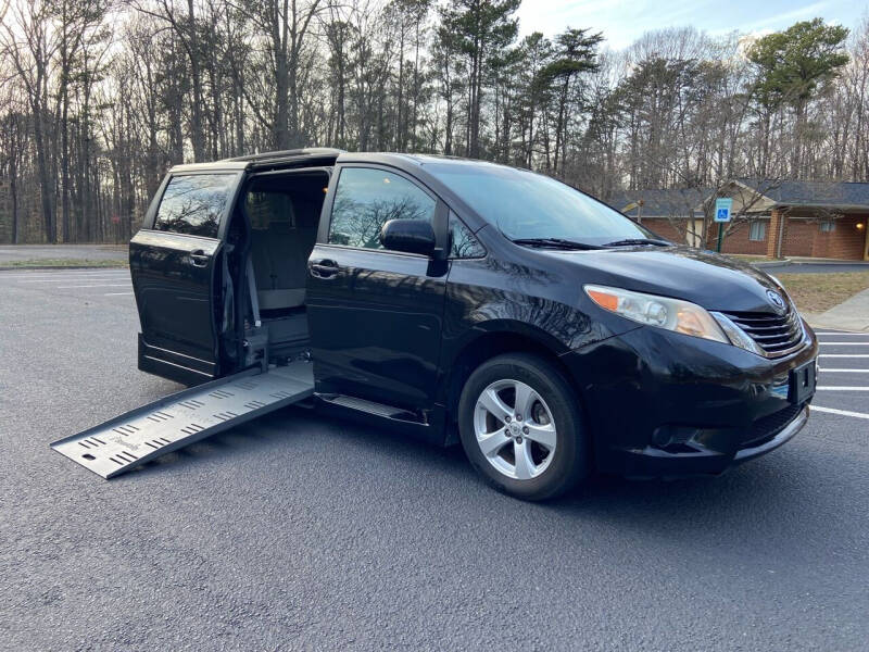 2015 Toyota Sienna for sale at ULTIMATE MOTORS in Midlothian VA