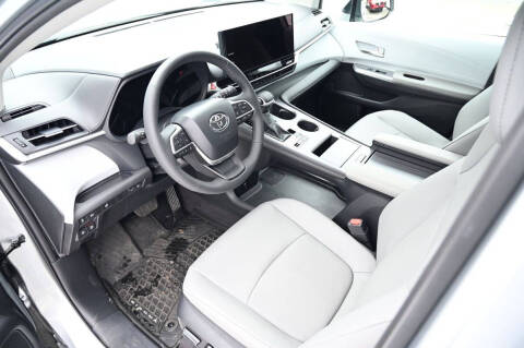 2025 Toyota Sienna XLE 8-Passenger