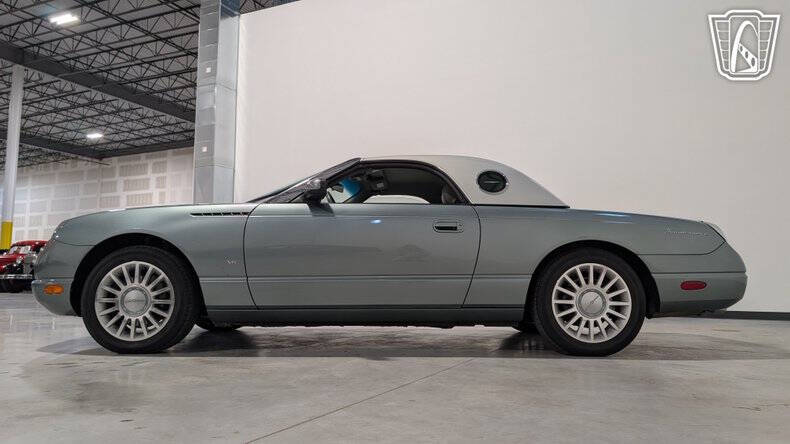 2004 Ford Thunderbird