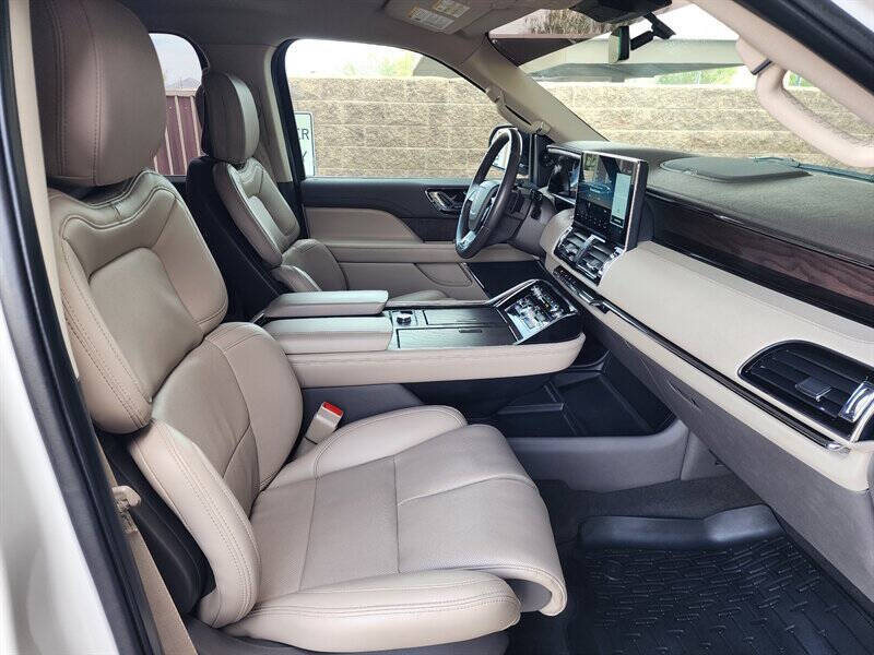 2023 Lincoln Navigator Standard