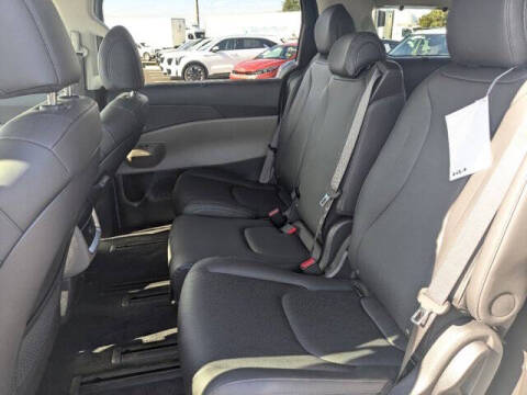 2025 Kia Carnival EX