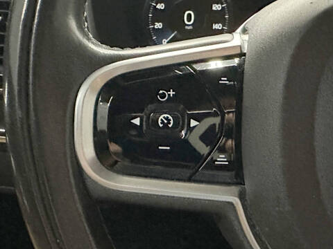 2018 Volvo XC90 T5 Momentum 5-Passenger