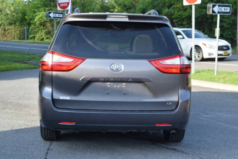 2017 Toyota Sienna LE 8-Passenger