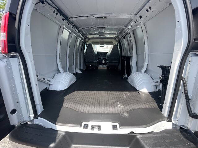 2025 Chevrolet Express 2500