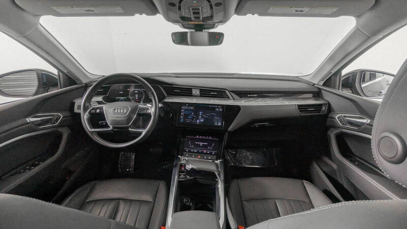 2021 Audi e-tron quattro Premium