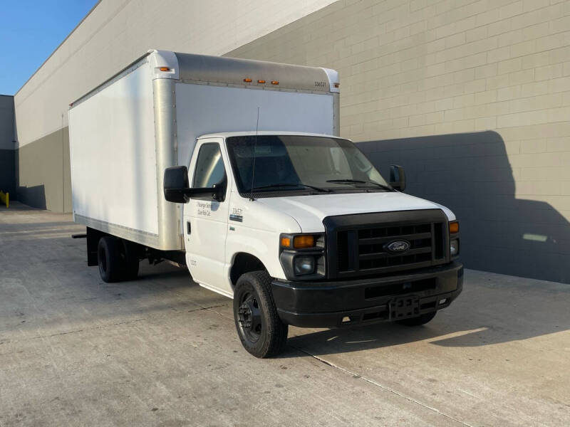 2017 Ford 16 FEET BOX TRUCK