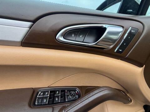 2016 Porsche Cayenne GTS
