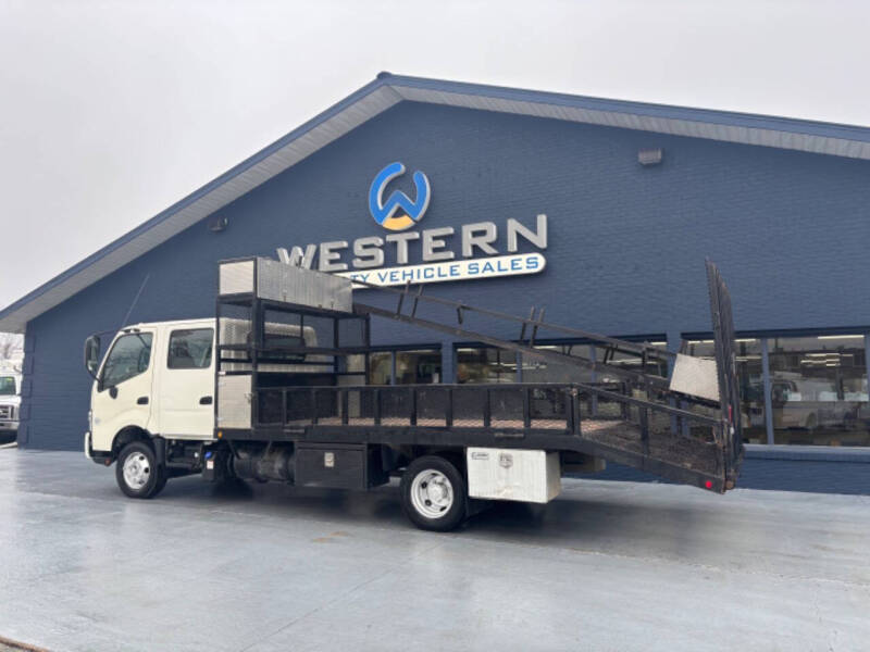 2017 Hino Landscape Truck