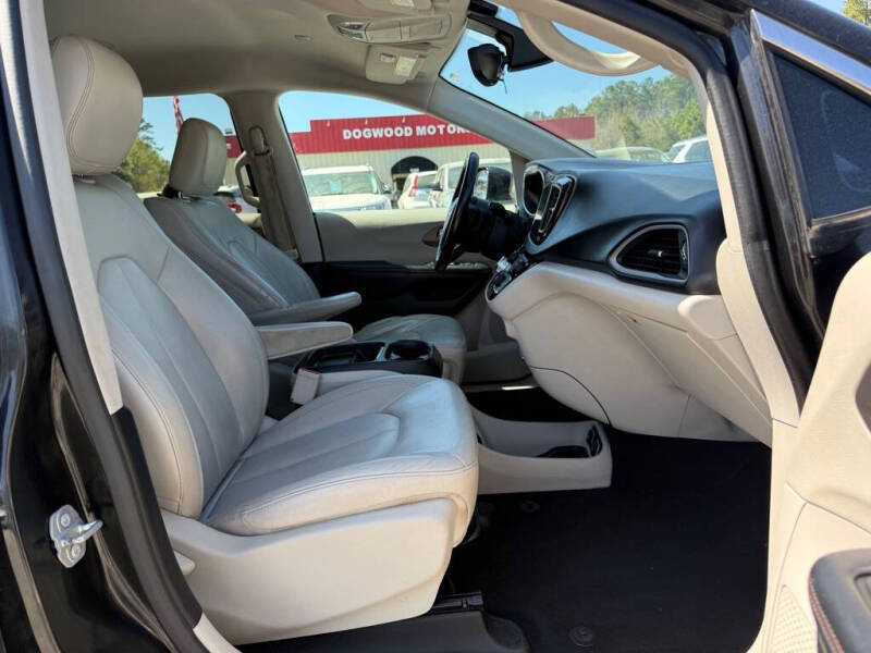 2017 Chrysler Pacifica Touring-L