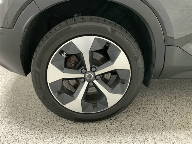 2024 Volvo XC40 B5 Plus Bright Theme