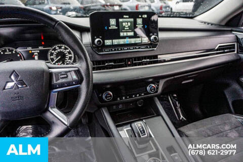 2024 Mitsubishi Outlander SE