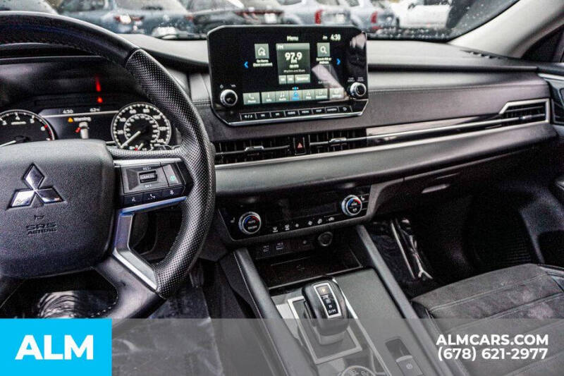 2024 Mitsubishi Outlander SE