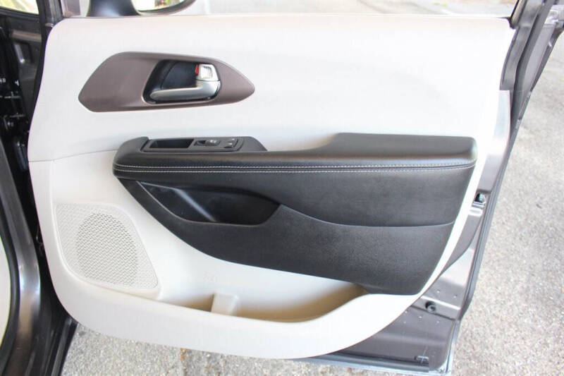 2021 Chrysler Voyager LXi