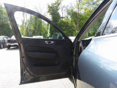 2022 Volvo XC60 B5 Momentum