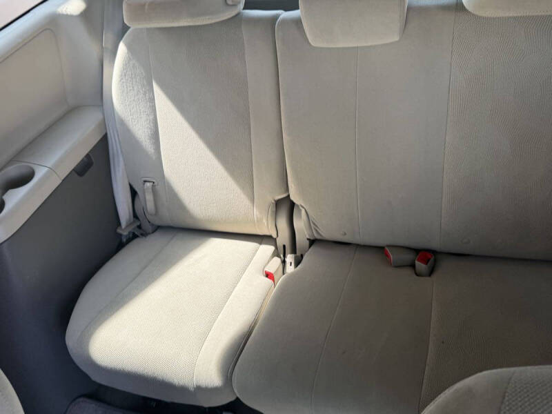 2013 Toyota Sienna L 7-Passenger