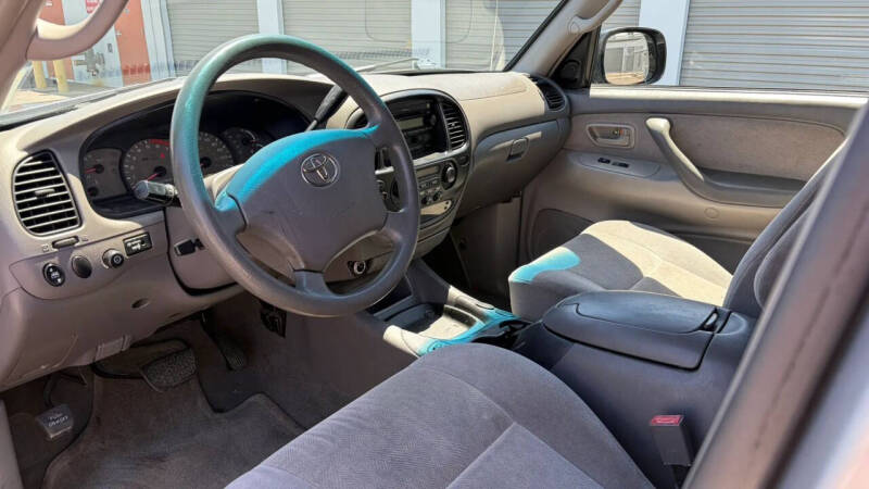2004 Toyota Sequoia SR5