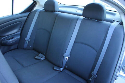 2015 Nissan Versa 1.6 S Plus