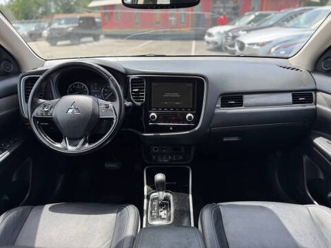 2020 Mitsubishi Outlander SE