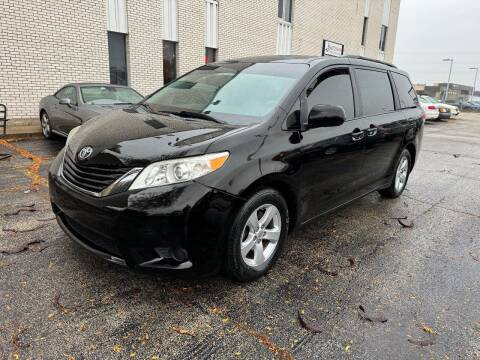 2014 Toyota Sienna for sale at AUTOSAVIN in Villa Park IL