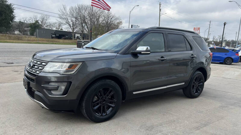 2017 Ford Explorer XLT's photo