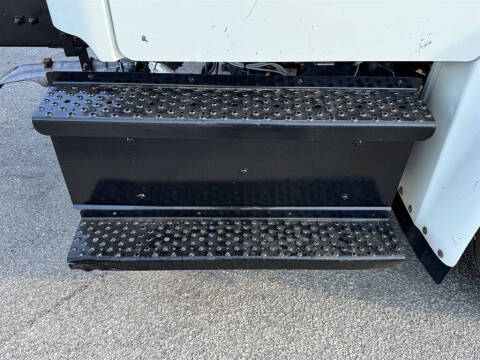 2018 Freightliner M2 106