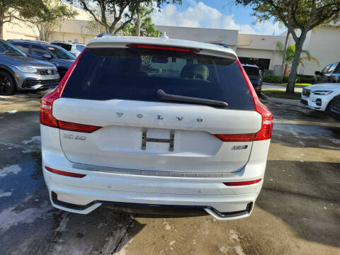 2024 Volvo XC60 B5 Core Dark Theme