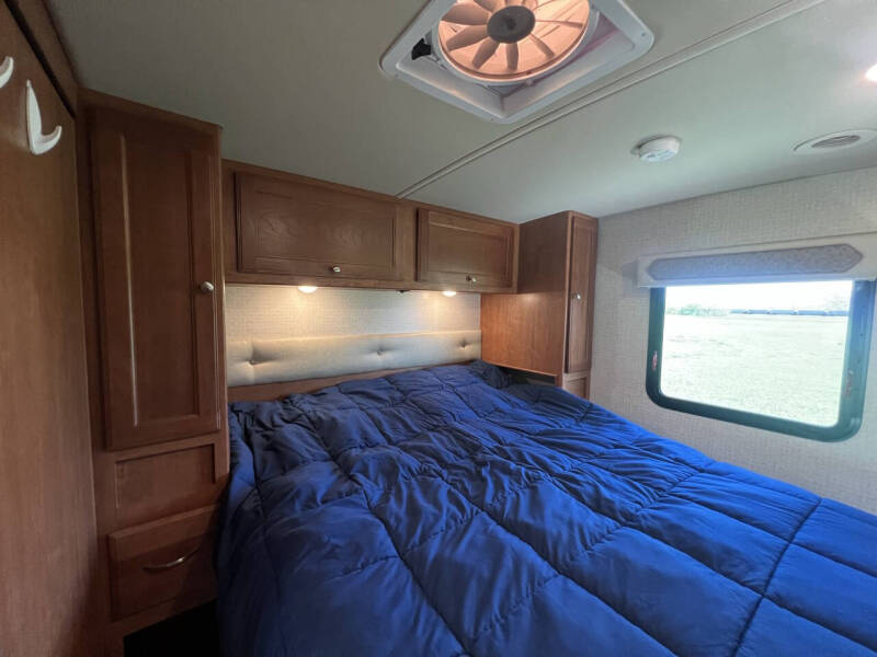 2017 Winnebago Vista 29VE