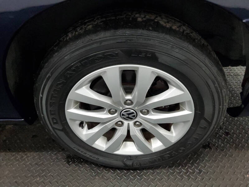 2014 Volkswagen Routan SE