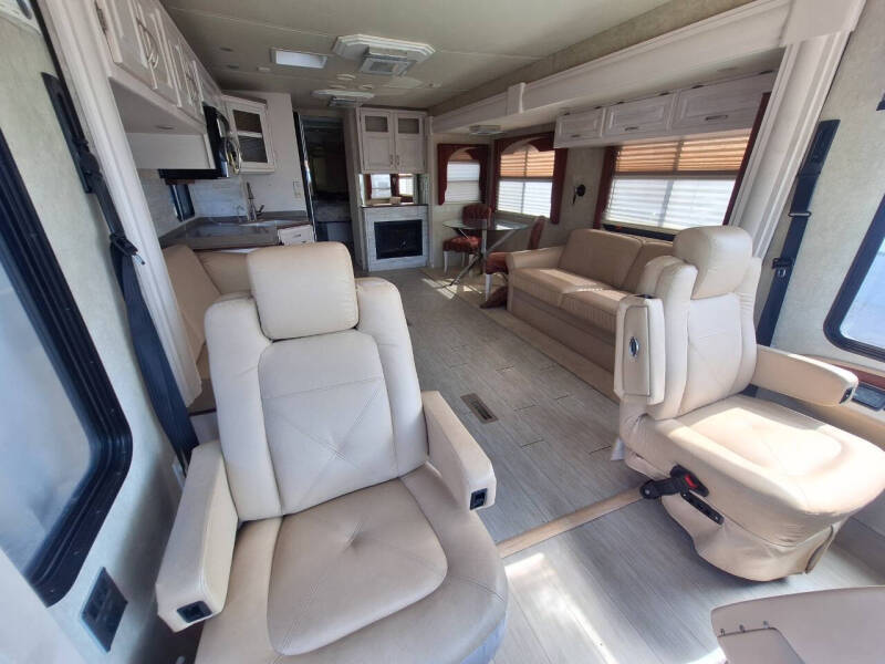 2008 Newmar Ventana 3933