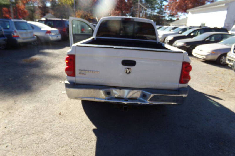 2005 Dodge Dakota SLT photo 4