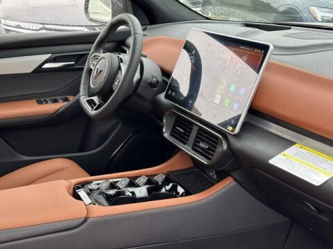 2025 VinFast VF8 Plus