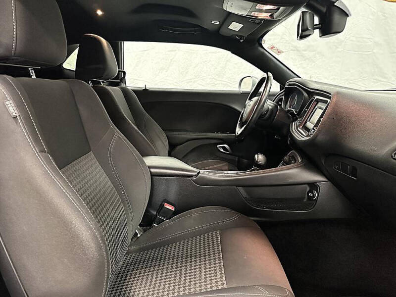 2017 Dodge Challenger SXT