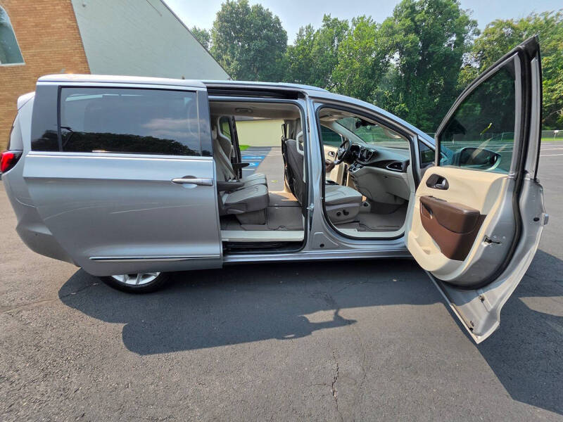 2017 Chrysler Pacifica Touring-L Plus