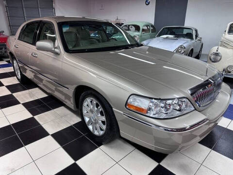 2009 Lincoln Town Car for sale at Podium Auto Sales Inc in Pompano Beach FL