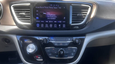 2017 Chrysler Pacifica Touring-L