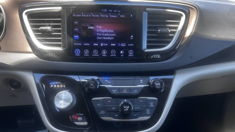 2017 Chrysler Pacifica Touring-L