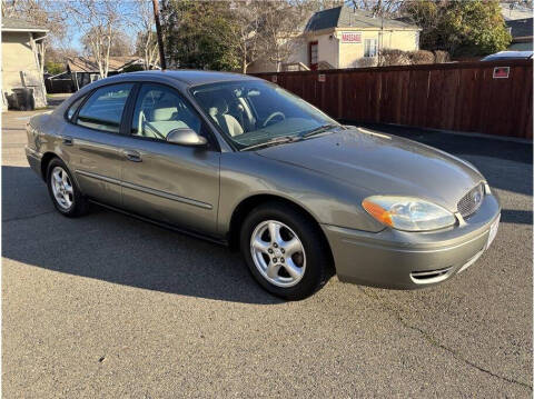 2004 Ford Taurus