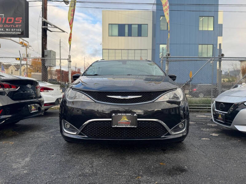 2017 Chrysler Pacifica Touring-L Plus