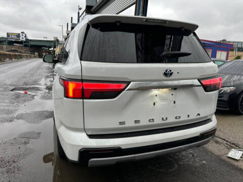 2024 Toyota Sequoia Platinum