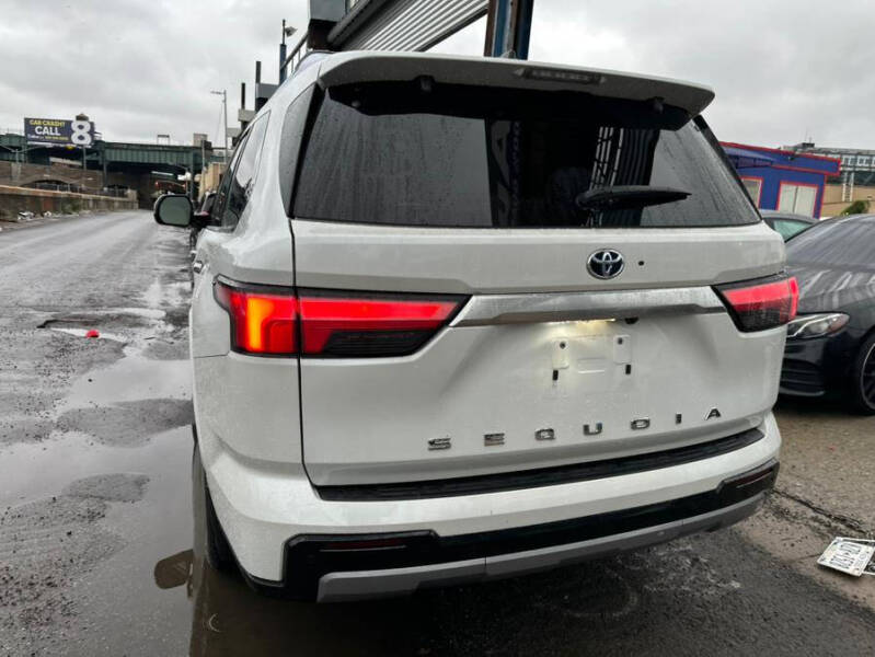 2024 Toyota Sequoia Platinum