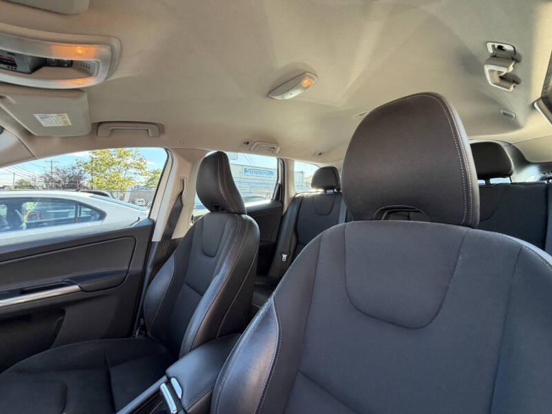 2016 Volvo XC60 T5 Drive-E