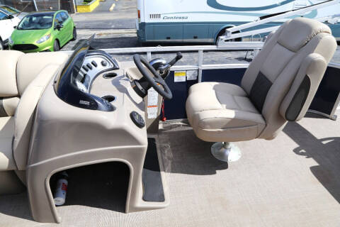 2020 Sun Tracker PANTOON BOAT