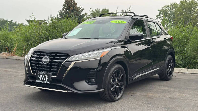 2022 Nissan Kicks SR