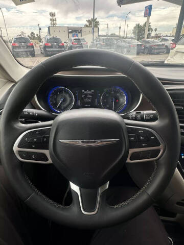 2023 Chrysler Voyager LX